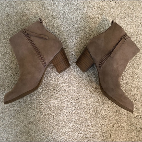 Taupe booties size 9 - Picture 4 of 4
